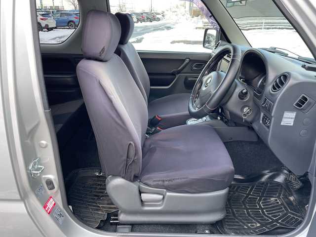 マツダ ＡＺ オフロード XC 道央・札幌 2011(平23)年 9.9万km シルキーシルバーメタリック ４WD/社外メモリーナビ/CD/DVD/BT/フルセグ/ETC/トランスファー切替/シートカバー/リモコンキー/ハロゲンヘッドライト/フォグランプ/電動格納ミラー/ドアバイザー/社外AW付夏タイヤ積込/175/80/R16/2019年/山3mm