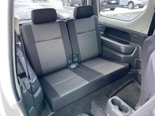 マツダ ＡＺ オフロード XC 道央・札幌 2011(平23)年 9.9万km シルキーシルバーメタリック ４WD/社外メモリーナビ/CD/DVD/BT/フルセグ/ETC/トランスファー切替/シートカバー/リモコンキー/ハロゲンヘッドライト/フォグランプ/電動格納ミラー/ドアバイザー/社外AW付夏タイヤ積込/175/80/R16/2019年/山3mm