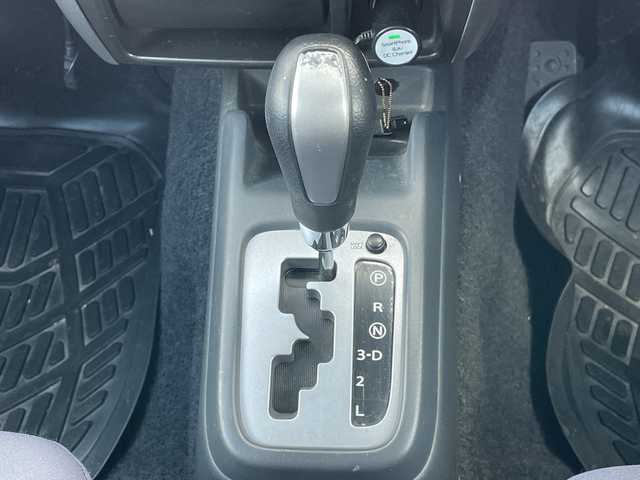 マツダ ＡＺ オフロード XC 道央・札幌 2011(平23)年 9.9万km シルキーシルバーメタリック ４WD/社外メモリーナビ/CD/DVD/BT/フルセグ/ETC/トランスファー切替/シートカバー/リモコンキー/ハロゲンヘッドライト/フォグランプ/電動格納ミラー/ドアバイザー/社外AW付夏タイヤ積込/175/80/R16/2019年/山3mm