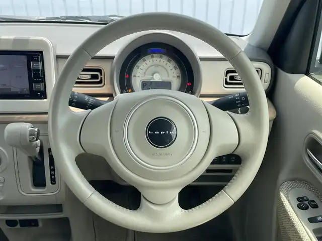 スズキ ラパン S 滋賀県 2018(平30)年 3.3万km シフォンアイボリーメタリック 純正メモリナビ/・AM/FM/・CD/DVD/・USB/SD/iPod/・Bluetooth/・フルセグTV/バックカメラ/ETC/ドライブレコーダー/シートヒーター/衝突軽減ブレーキ/LEDヘッドライト/オートライト/スタッドレスタイヤ積み込み
