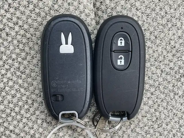 スズキ ラパン S 滋賀県 2018(平30)年 3.3万km シフォンアイボリーメタリック 純正メモリナビ/・AM/FM/・CD/DVD/・USB/SD/iPod/・Bluetooth/・フルセグTV/バックカメラ/ETC/ドライブレコーダー/シートヒーター/衝突軽減ブレーキ/LEDヘッドライト/オートライト/スタッドレスタイヤ積み込み