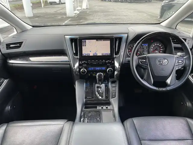 トヨタ アルファード S Cパッケージ 千葉県 2019(令1)年 5.7万km ブラック ワンオーナー/モデリスタエアロ(F/S/R)/サンルーフ/黒レザーシート/JBLプレミアムサウンドシステム/純正9インチナビ/・CD/DVD/MSV/Bluetooth/フルセグ/純正リアエンターテイメントシステム/パノラミックビューカメラ/両後パワースライドドア/パワーバックドア/デジタルインナーミラー/前席パワーシート/前席シートヒーター/前席シートベンチレーション/スマートキー/ステアリングヒーター/トヨタセーフティーセンス/・プリクラッシュセーフティー/・レーンキープアシスト/・パーキングサポートブレーキ/・ロードサインアシスト/・リヤクロストラフィックアラート/・ブラインドスポットモニター/・オートマチックハイビーム/・アダプティブクルーズコントロール/前後コーナーセンサー/ウッドコンビステアリング/三眼LEDヘッドライト/純正18インチアルミホイール/社外前後ドライブレコーダー/ビルトインETC2.0/サイド＆カーテンエアバッグ