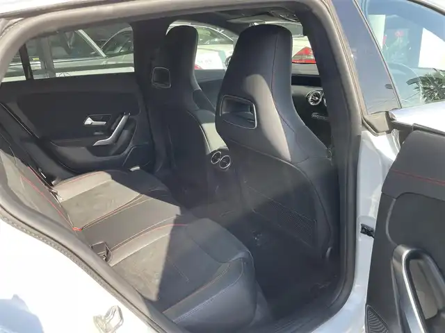 メルセデス・ベンツ ＣＬＡ１８０ Sブレイク AMGライン 千葉県 2020(令2)年 2.1万km デジタルホワイト パノラミックスライディングルーフ/ヘッドアップディスプレイ/ワイヤレス充電/純正HDDナビ/バックカメラ/地デジTV/パワーバックドア/パワーシート/シートヒーター/純正１８インチAW