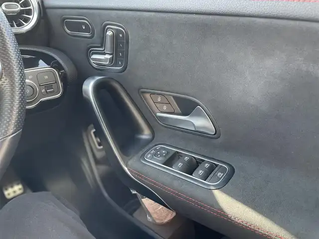 メルセデス・ベンツ ＣＬＡ１８０ Sブレイク AMGライン 千葉県 2020(令2)年 2.1万km デジタルホワイト パノラミックスライディングルーフ/ヘッドアップディスプレイ/ワイヤレス充電/純正HDDナビ/バックカメラ/地デジTV/パワーバックドア/パワーシート/シートヒーター/純正１８インチAW