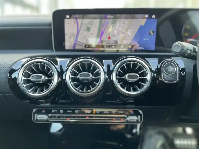 メルセデス・ベンツ ＣＬＡ１８０ Sブレイク AMGライン 千葉県 2020(令2)年 2.1万km デジタルホワイト パノラミックスライディングルーフ/ヘッドアップディスプレイ/ワイヤレス充電/純正HDDナビ/バックカメラ/地デジTV/パワーバックドア/パワーシート/シートヒーター/純正１８インチAW