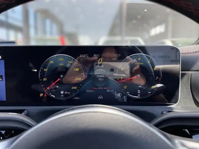 メルセデス・ベンツ ＣＬＡ１８０ Sブレイク AMGライン 千葉県 2020(令2)年 2.1万km デジタルホワイト パノラミックスライディングルーフ/ヘッドアップディスプレイ/ワイヤレス充電/純正HDDナビ/バックカメラ/地デジTV/パワーバックドア/パワーシート/シートヒーター/純正１８インチAW