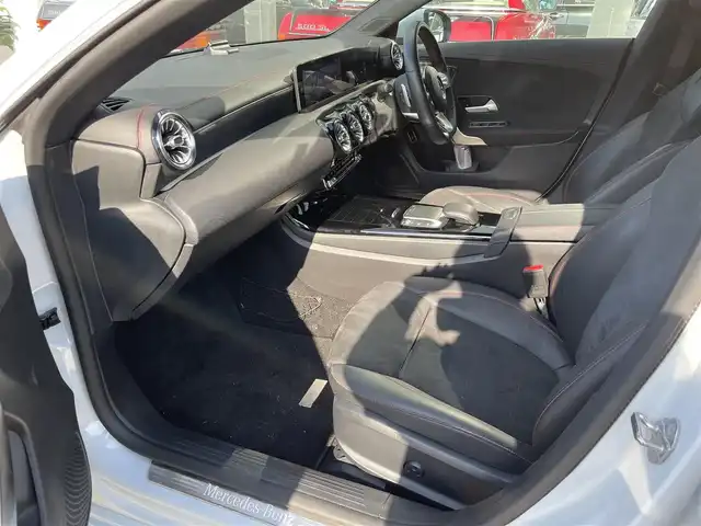 メルセデス・ベンツ ＣＬＡ１８０ Sブレイク AMGライン 千葉県 2020(令2)年 2.1万km デジタルホワイト パノラミックスライディングルーフ/ヘッドアップディスプレイ/ワイヤレス充電/純正HDDナビ/バックカメラ/地デジTV/パワーバックドア/パワーシート/シートヒーター/純正１８インチAW