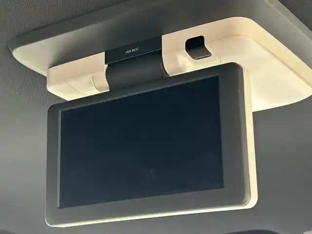 トヨタ ハリアー プレミアム 佐賀県 2014(平26)年 11.9万km スパークリングブラックパールクリスタルシャイン ワンオーナー/純正9インチSDナビゲーション/・フルセグTV/CD/DVD/SD/Bluetooth/フリップダウンモニター/バックカメラ/ビルトインETC/パワーバックドア/ハーフレザーシート/D席パワーシート/ISOFIX対応/革巻きステアリング/ステアリングリモコン/純正18インチアルミホイール/純正LEDヘッドライト/・オートマチックハイビーム/純正LEDフォグランプ/純正フロアマット/純正ドアバイザ―/新車保証書/取扱説明書/スペアキー１本/トヨタセーフティセンスC/・レーダークルーズコントロール/・レーンディパーチャーアラート/・プリクラッシュセーフティ/・クリアランスソナー