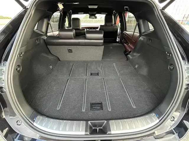 トヨタ ハリアー プレミアム 佐賀県 2014(平26)年 11.9万km スパークリングブラックパールクリスタルシャイン ワンオーナー/純正9インチSDナビゲーション/・フルセグTV/CD/DVD/SD/Bluetooth/フリップダウンモニター/バックカメラ/ビルトインETC/パワーバックドア/ハーフレザーシート/D席パワーシート/ISOFIX対応/革巻きステアリング/ステアリングリモコン/純正18インチアルミホイール/純正LEDヘッドライト/・オートマチックハイビーム/純正LEDフォグランプ/純正フロアマット/純正ドアバイザ―/新車保証書/取扱説明書/スペアキー１本/トヨタセーフティセンスC/・レーダークルーズコントロール/・レーンディパーチャーアラート/・プリクラッシュセーフティ/・クリアランスソナー