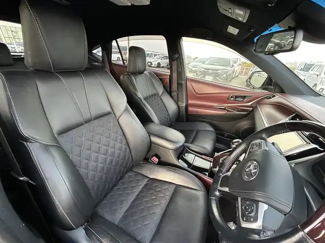 トヨタ ハリアー プレミアム 佐賀県 2014(平26)年 11.9万km スパークリングブラックパールクリスタルシャイン ワンオーナー/純正9インチSDナビゲーション/・フルセグTV/CD/DVD/SD/Bluetooth/フリップダウンモニター/バックカメラ/ビルトインETC/パワーバックドア/ハーフレザーシート/D席パワーシート/ISOFIX対応/革巻きステアリング/ステアリングリモコン/純正18インチアルミホイール/純正LEDヘッドライト/・オートマチックハイビーム/純正LEDフォグランプ/純正フロアマット/純正ドアバイザ―/新車保証書/取扱説明書/スペアキー１本/トヨタセーフティセンスC/・レーダークルーズコントロール/・レーンディパーチャーアラート/・プリクラッシュセーフティ/・クリアランスソナー