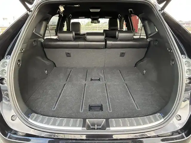 トヨタ ハリアー プレミアム 佐賀県 2014(平26)年 11.9万km スパークリングブラックパールクリスタルシャイン ワンオーナー/純正9インチSDナビゲーション/・フルセグTV/CD/DVD/SD/Bluetooth/フリップダウンモニター/バックカメラ/ビルトインETC/パワーバックドア/ハーフレザーシート/D席パワーシート/ISOFIX対応/革巻きステアリング/ステアリングリモコン/純正18インチアルミホイール/純正LEDヘッドライト/・オートマチックハイビーム/純正LEDフォグランプ/純正フロアマット/純正ドアバイザ―/新車保証書/取扱説明書/スペアキー１本/トヨタセーフティセンスC/・レーダークルーズコントロール/・レーンディパーチャーアラート/・プリクラッシュセーフティ/・クリアランスソナー