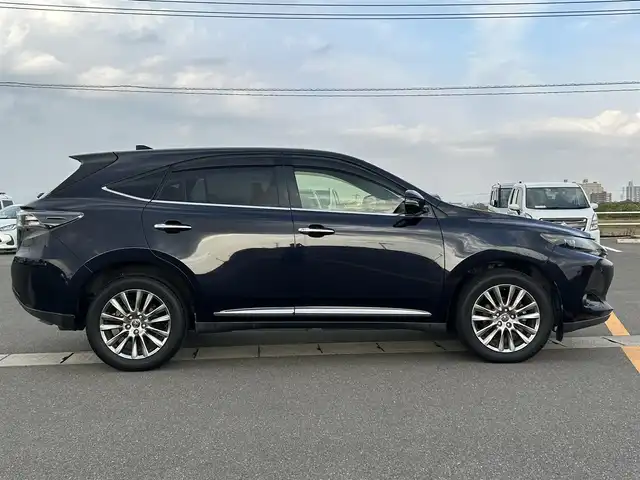 トヨタ ハリアー プレミアム 佐賀県 2014(平26)年 11.9万km スパークリングブラックパールクリスタルシャイン ワンオーナー/純正9インチSDナビゲーション/・フルセグTV/CD/DVD/SD/Bluetooth/フリップダウンモニター/バックカメラ/ビルトインETC/パワーバックドア/ハーフレザーシート/D席パワーシート/ISOFIX対応/革巻きステアリング/ステアリングリモコン/純正18インチアルミホイール/純正LEDヘッドライト/・オートマチックハイビーム/純正LEDフォグランプ/純正フロアマット/純正ドアバイザ―/新車保証書/取扱説明書/スペアキー１本/トヨタセーフティセンスC/・レーダークルーズコントロール/・レーンディパーチャーアラート/・プリクラッシュセーフティ/・クリアランスソナー