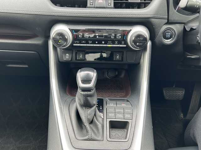 トヨタ ＲＡＶ４ G 新潟県 2020(令2)年 8.2万km アティチュードブラックマイカ 純正（ナビ・BT・ETC）/フルセグTV/黒皮シート/バックシート/パワーシート/シートヒーター/パワーリアゲート/ドライブレコーダー/プッシュスタート/車線逸脱警報/ステアリングヒーター/パーキングサポートブレーキ
