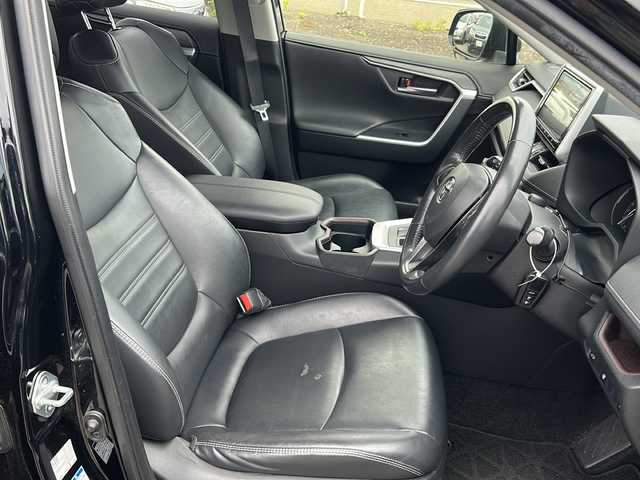 トヨタ ＲＡＶ４ G 新潟県 2020(令2)年 8.2万km アティチュードブラックマイカ 純正（ナビ・BT・ETC）/フルセグTV/黒皮シート/バックシート/パワーシート/シートヒーター/パワーリアゲート/ドライブレコーダー/プッシュスタート/車線逸脱警報/ステアリングヒーター/パーキングサポートブレーキ