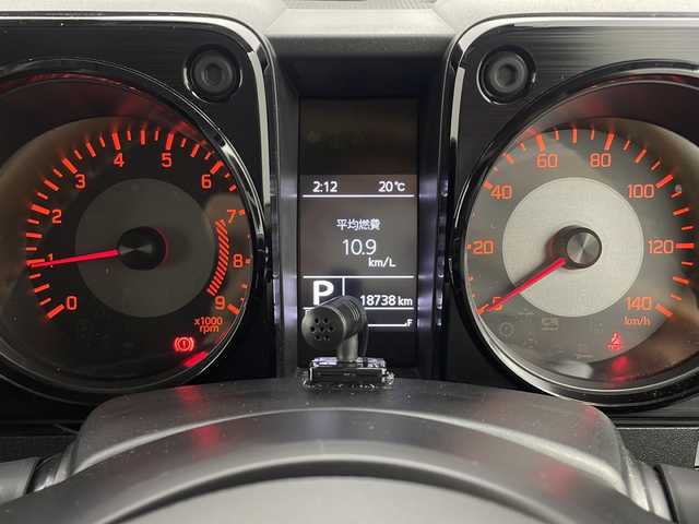 スズキ ジムニー XC 三重県 2022(令4)年 1.9万km シフォンアイボリーメタリックブラック2トーンルーフ 禁煙車/ワンオーナー/アルパイン9型ナビ/・AppleCarplay・AndroidAuto・CD・DVD/・HDMI・BT・フルセグTV・AM・FM/バックカメラ/衝突軽減/レーンキープ/横滑り防止装置/アイドリングストップ/クルーズコントロール/運転席・助手席シートヒーター/LEDヘッドライト/フォグライト/革巻きステアリング/純正フロアマット/純正16インチアルミ/スペアキー/前後ドラレコ/ビルトインETC/取扱説明書/保証書