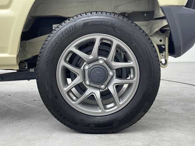 スズキ ジムニー XC 三重県 2022(令4)年 1.9万km シフォンアイボリーメタリックブラック2トーンルーフ 禁煙車/ワンオーナー/アルパイン9型ナビ/・AppleCarplay・AndroidAuto・CD・DVD/・HDMI・BT・フルセグTV・AM・FM/バックカメラ/衝突軽減/レーンキープ/横滑り防止装置/アイドリングストップ/クルーズコントロール/運転席・助手席シートヒーター/LEDヘッドライト/フォグライト/革巻きステアリング/純正フロアマット/純正16インチアルミ/スペアキー/前後ドラレコ/ビルトインETC/取扱説明書/保証書