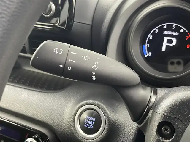 トヨタ ヤリス G 埼玉県 2021(令3)年 6.7万km ホワイトパールクリスタルシャイン 純正ナビ/　バックカメラ/Bluetooth/前後コーナーセンサー/アイドリングストップ/プッシュスタート/スマートキー