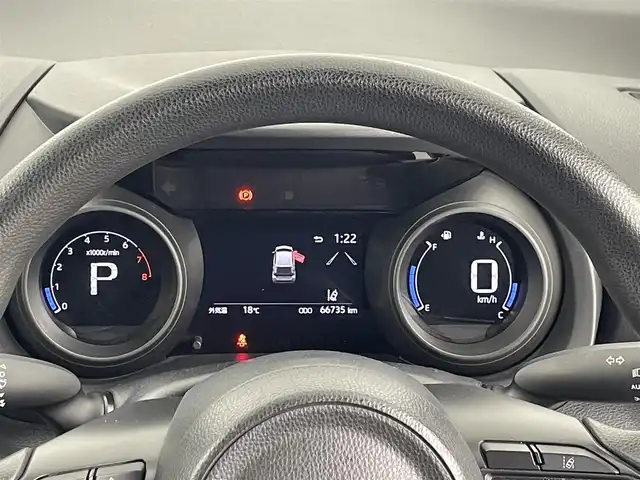 トヨタ ヤリス G 埼玉県 2021(令3)年 6.7万km ホワイトパールクリスタルシャイン 純正ナビ/　バックカメラ/Bluetooth/前後コーナーセンサー/アイドリングストップ/プッシュスタート/スマートキー