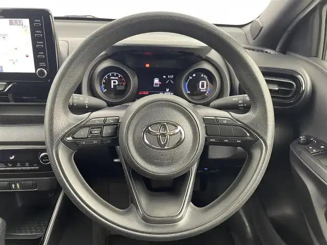 トヨタ ヤリス G 埼玉県 2021(令3)年 6.7万km ホワイトパールクリスタルシャイン 純正ナビ/　バックカメラ/Bluetooth/前後コーナーセンサー/アイドリングストップ/プッシュスタート/スマートキー