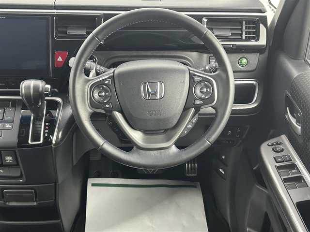 ホンダ ステップワゴン スパーダクールスピリット HセンシングBスタイル 埼玉県 2019(平31)年 5.3万km プラチナホワイトパール １０型ナビ　フルセグ　ＢＴ　ＤＶＤ　フリップダウンモニター　アダプティブクルーズコントロール　前席シートヒーター　ハーフレザーシート　ビルトインＥＴＣ　両側パワースライドドア　フロアマット　バイザー