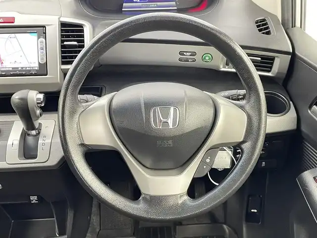 ホンダ フリード ハイブリット 千葉県 2014(平26)年 7.7万km スーパープラチナメタリック 純正メモリーナビ/左側パワースライドドア/キセノンヘッドライト/キーレス/フロアマット/ETC