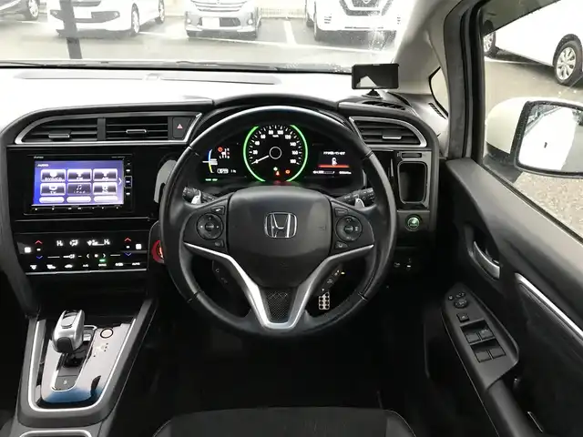 ホンダ シャトル ハイブリッド Z ホンダセンシング 鳥取県 2018(平30)年 8.9万km ホワイトオーキッドパール 純正ナビ/フルセグ/CD/DVD/BT/バックカメラ・ETC/ホンダセンシング/レーンキープアシスト/レーダークルーズコントロール/ハーフレザーシート/ドライブレコーダー/LEDヘットライト/フォグライト/純正16インチアルミホイール/パドルシフト/プッシュエンジンスタート/スペアキー/純正フロアマット/ドアバイザー/保証書・取扱説明書