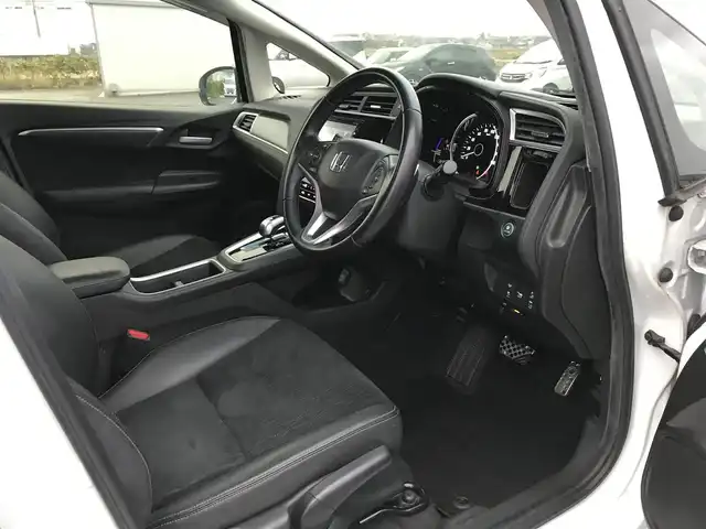 ホンダ シャトル ハイブリッド Z ホンダセンシング 鳥取県 2018(平30)年 8.9万km ホワイトオーキッドパール 純正ナビ/フルセグ/CD/DVD/BT/バックカメラ・ETC/ホンダセンシング/レーンキープアシスト/レーダークルーズコントロール/ハーフレザーシート/ドライブレコーダー/LEDヘットライト/フォグライト/純正16インチアルミホイール/パドルシフト/プッシュエンジンスタート/スペアキー/純正フロアマット/ドアバイザー/保証書・取扱説明書