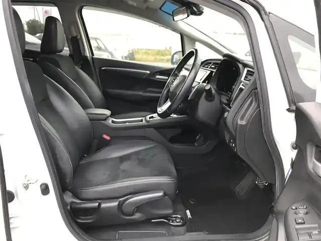 ホンダ シャトル ハイブリッド Z ホンダセンシング 鳥取県 2018(平30)年 8.9万km ホワイトオーキッドパール 純正ナビ/フルセグ/CD/DVD/BT/バックカメラ・ETC/ホンダセンシング/レーンキープアシスト/レーダークルーズコントロール/ハーフレザーシート/ドライブレコーダー/LEDヘットライト/フォグライト/純正16インチアルミホイール/パドルシフト/プッシュエンジンスタート/スペアキー/純正フロアマット/ドアバイザー/保証書・取扱説明書