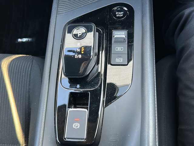 日産 ノート X 佐賀県 2023(令5)年 2万km ガーネットレッド ワンオーナー/純正ナビ/フルセグテレビ/Bluetooth/バックカメラ・全方位カメラ/オートライト/オートエアコン/プッシュスタート/衝突軽減システム/クルーズコントロール/スマートキー/オートブレーキホールド/ETC/純正フロアマット/クリアランスソナー/ステアリングリモコン/取扱説明書/保証書