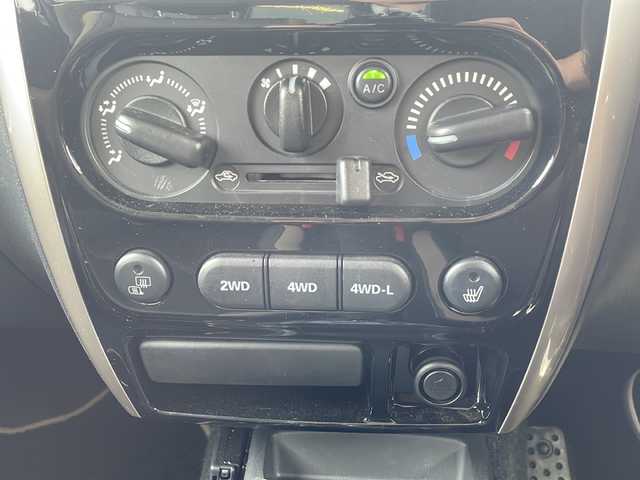 スズキ ジムニー ランドベンチャー 長野県 2016(平28)年 3.8万km パールホワイト ４WD　/AM/FM/CD　/USB入力端子　/ドライブレコーダー　/ステアリングスイッチ　/シートヒーター　/電動格納ミラー　/LEDヘッドライト　/衝突軽減システム　/横滑り防止　/サマータイヤ車載