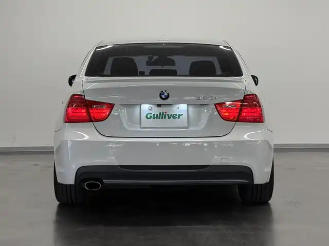 ＢＭＷ ３２０ｉ 三重県 2009(平21)年 10.6万km アルピンホワイトⅢ ガソリン（ハイオク）（直列4気筒）/FR/MTモード付フロア6AT/純正HDDナビ/（AM/FM/CD/DVD/HDDREC/AUX）/バックカメラ/ドライブレコーダー 前後/ETC（ルームミラー内蔵）/安全/・ABS/・SRS ダブル＆カーテンエアバッグ/装備/・パワーシート（D/N）/・オートライト/・キセノンヘッドライト/・前後フォグライト/・左右独立オートエアコン/・オートワイパー/・【OP】純正18inAW/・スマートキーx2