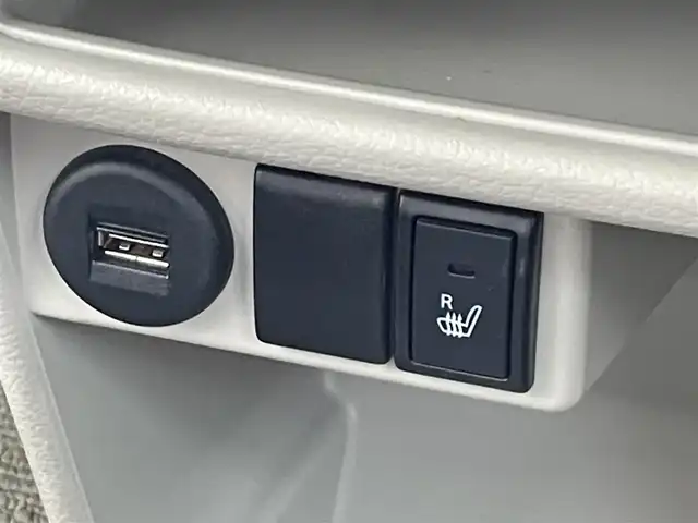 スズキ ラパン X 滋賀県 2015(平27)年 9.9万km フォーンベージュメタリック/ホワイト2トーンルーフ 禁煙車/純正ナビ/（AM/FM/USB/AUX/フルセグTV/Bluetooth）/全方位カメラ/運転席シートヒーター/アイドリングストップ/衝突回避支援システム/スマートキー/プッシュスタート/スマートキー/スペアキー/電動格納ミラー/ドアバイザー/純正フロアマット/横滑り防止装置
