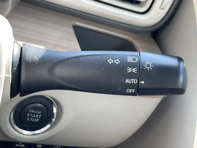 スズキ ラパン X 滋賀県 2015(平27)年 9.9万km フォーンベージュメタリック/ホワイト2トーンルーフ 禁煙車/純正ナビ/（AM/FM/USB/AUX/フルセグTV/Bluetooth）/全方位カメラ/運転席シートヒーター/アイドリングストップ/衝突回避支援システム/スマートキー/プッシュスタート/スマートキー/スペアキー/電動格納ミラー/ドアバイザー/純正フロアマット/横滑り防止装置