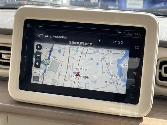 スズキ ラパン X 滋賀県 2015(平27)年 9.9万km フォーンベージュメタリック/ホワイト2トーンルーフ 禁煙車/純正ナビ/（AM/FM/USB/AUX/フルセグTV/Bluetooth）/全方位カメラ/運転席シートヒーター/アイドリングストップ/衝突回避支援システム/スマートキー/プッシュスタート/スマートキー/スペアキー/電動格納ミラー/ドアバイザー/純正フロアマット/横滑り防止装置