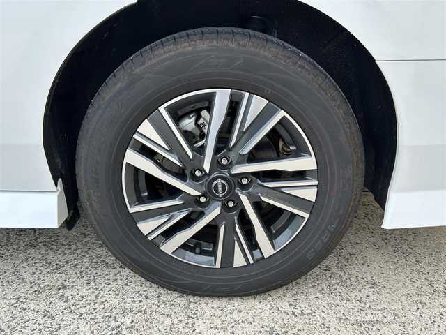 日産 セレナ e－パワー ハイウェイスター V 長崎県 2023(令5)年 1.1万km プリズムホワイト 純正メーカーナビ/　(フルセグTV BT Apple Car Play USB HDMI)/アラウンドビューモニター/バックカメラ/両側パワースライドドア/ビルドインETC2.0/オートホールド/インテリジェントクルーズコントロール/LEDヘッドライト/オートライト/純正16インチアルミホイール/インテリジェントルームミラー/インテリジェントエマージェンシーブレーキ/ブラインドスポットモニター/車線逸脱警報/標識検知支援/駐車支援/先行車発進お知らせ機能/置くだけ充電/スマートキー/スペアキー×1/保証書　取扱説明書