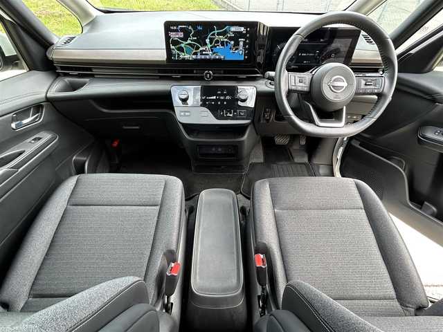 日産 セレナ e－パワー ハイウェイスター V 長崎県 2023(令5)年 1.1万km プリズムホワイト 純正メーカーナビ/　(フルセグTV BT Apple Car Play USB HDMI)/アラウンドビューモニター/バックカメラ/両側パワースライドドア/ビルドインETC2.0/オートホールド/インテリジェントクルーズコントロール/LEDヘッドライト/オートライト/純正16インチアルミホイール/インテリジェントルームミラー/インテリジェントエマージェンシーブレーキ/ブラインドスポットモニター/車線逸脱警報/標識検知支援/駐車支援/先行車発進お知らせ機能/置くだけ充電/スマートキー/スペアキー×1/保証書　取扱説明書