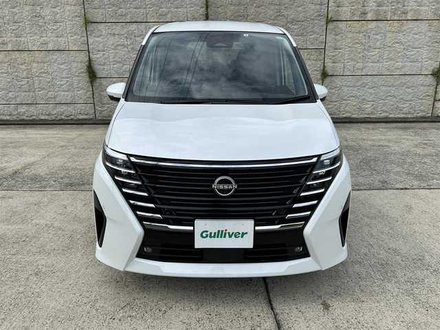 日産 セレナ e－パワー ハイウェイスター V 長崎県 2023(令5)年 1.1万km プリズムホワイト 純正メーカーナビ/　(フルセグTV BT Apple Car Play USB HDMI)/アラウンドビューモニター/バックカメラ/両側パワースライドドア/ビルドインETC2.0/オートホールド/インテリジェントクルーズコントロール/LEDヘッドライト/オートライト/純正16インチアルミホイール/インテリジェントルームミラー/インテリジェントエマージェンシーブレーキ/ブラインドスポットモニター/車線逸脱警報/標識検知支援/駐車支援/先行車発進お知らせ機能/置くだけ充電/スマートキー/スペアキー×1/保証書　取扱説明書