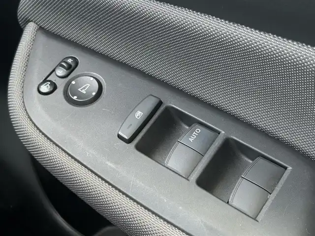 ホンダ フィット e:HEVクロスター 愛媛県 2020(令2)年 2.1万km プレミアムクリスタルレッドM ホンダセンシング/プッシュスタート/純正メモリナビ/バックカメラ/ETC/クルーズコントロール/横滑り防止装置/レーンキープアシスト/オートライト/オートマチックハイビーム/コーナーセンサー/アイドリングストップ/ステアリングスイッチ