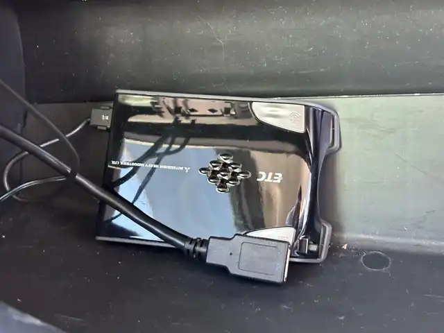 トヨタ ハイエース GL ロング 福岡県 2013(平25)年 7.3万km ホワイトパールクリスタルシャイン SDナビ/フルセグTV/バックカメラ/ETC/後席モニター/前方ドライブレコーダー/片側パワースライドドア/リモコンキー/オートライト