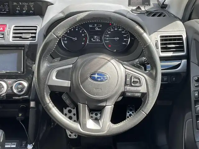 スバル フォレスター S－リミテッド 岡山県 2015(平27)年 10.1万km アイスシルバーメタリック 登録時走行距離100118キロ/社外ディスプレイオーディオ（FN-6200DVD)/AM/FM/AUX/DVD/ipod/アイサイト/・プリクラッシュブレーキ/・レーダークルーズコントロール/・車線逸脱防止支援/ブラインドスポットモニター/バックカメラ/アイドリングストップ/前ドライブレコーダー/パワーシート（D席＋N席）/シートヒーター（D席＋N席）/プッシュスタート/スマートキー/ETC