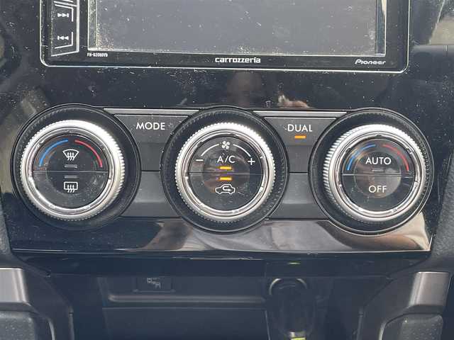 スバル フォレスター S－リミテッド 岡山県 2015(平27)年 10.1万km アイスシルバーメタリック 登録時走行距離100118キロ/社外ディスプレイオーディオ（FN-6200DVD)/AM/FM/AUX/DVD/ipod/アイサイト/・プリクラッシュブレーキ/・レーダークルーズコントロール/・車線逸脱防止支援/ブラインドスポットモニター/バックカメラ/アイドリングストップ/前ドライブレコーダー/パワーシート（D席＋N席）/シートヒーター（D席＋N席）/プッシュスタート/スマートキー/ETC