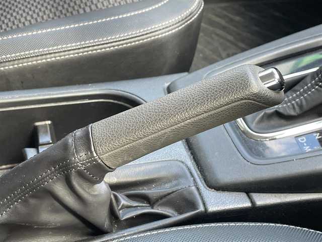 スバル フォレスター S－リミテッド 岡山県 2015(平27)年 10.1万km アイスシルバーメタリック 登録時走行距離100118キロ/社外ディスプレイオーディオ（FN-6200DVD)/AM/FM/AUX/DVD/ipod/アイサイト/・プリクラッシュブレーキ/・レーダークルーズコントロール/・車線逸脱防止支援/ブラインドスポットモニター/バックカメラ/アイドリングストップ/前ドライブレコーダー/パワーシート（D席＋N席）/シートヒーター（D席＋N席）/プッシュスタート/スマートキー/ETC