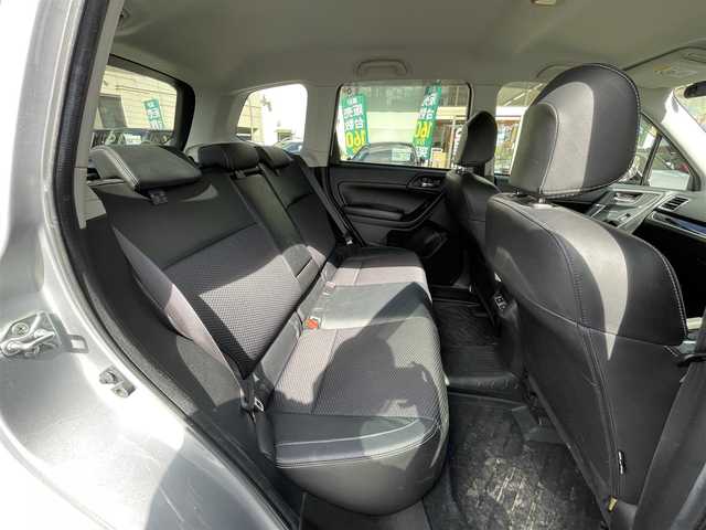 スバル フォレスター S－リミテッド 岡山県 2015(平27)年 10.1万km アイスシルバーメタリック 登録時走行距離100118キロ/社外ディスプレイオーディオ（FN-6200DVD)/AM/FM/AUX/DVD/ipod/アイサイト/・プリクラッシュブレーキ/・レーダークルーズコントロール/・車線逸脱防止支援/ブラインドスポットモニター/バックカメラ/アイドリングストップ/前ドライブレコーダー/パワーシート（D席＋N席）/シートヒーター（D席＋N席）/プッシュスタート/スマートキー/ETC