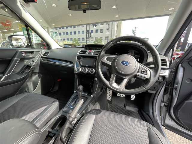 スバル フォレスター S－リミテッド 岡山県 2015(平27)年 10.1万km アイスシルバーメタリック 登録時走行距離100118キロ/社外ディスプレイオーディオ（FN-6200DVD)/AM/FM/AUX/DVD/ipod/アイサイト/・プリクラッシュブレーキ/・レーダークルーズコントロール/・車線逸脱防止支援/ブラインドスポットモニター/バックカメラ/アイドリングストップ/前ドライブレコーダー/パワーシート（D席＋N席）/シートヒーター（D席＋N席）/プッシュスタート/スマートキー/ETC