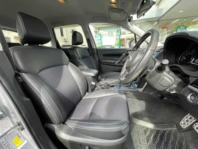 スバル フォレスター S－リミテッド 岡山県 2015(平27)年 10.1万km アイスシルバーメタリック 登録時走行距離100118キロ/社外ディスプレイオーディオ（FN-6200DVD)/AM/FM/AUX/DVD/ipod/アイサイト/・プリクラッシュブレーキ/・レーダークルーズコントロール/・車線逸脱防止支援/ブラインドスポットモニター/バックカメラ/アイドリングストップ/前ドライブレコーダー/パワーシート（D席＋N席）/シートヒーター（D席＋N席）/プッシュスタート/スマートキー/ETC