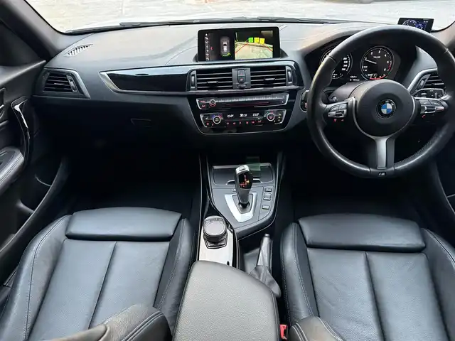 ＢＭＷ １１８ｄ Mスポーツ エディションシャドー 和歌山県 2019(平31)年 3.2万km アルピンホワイトⅢ 黒革/ACC/インテリジェントセーフティ/純正ナビ/バックカメラ/Bluetoothオーディオ/コンフォートアクセス/パワーシート/シートヒーター/前後ドラレコ/純18incAW/ドライビングモード/LEDライト/ETC