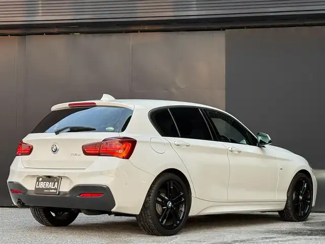 ＢＭＷ １１８ｄ Mスポーツ エディションシャドー 和歌山県 2019(平31)年 3.2万km アルピンホワイトⅢ 黒革/ACC/インテリジェントセーフティ/純正ナビ/バックカメラ/Bluetoothオーディオ/コンフォートアクセス/パワーシート/シートヒーター/前後ドラレコ/純18incAW/ドライビングモード/LEDライト/ETC