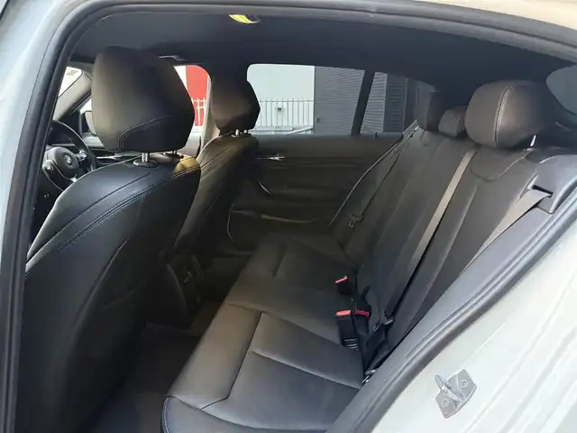 ＢＭＷ １１８ｄ Mスポーツ エディションシャドー 和歌山県 2019(平31)年 3.2万km アルピンホワイトⅢ 黒革/ACC/インテリジェントセーフティ/純正ナビ/バックカメラ/Bluetoothオーディオ/コンフォートアクセス/パワーシート/シートヒーター/前後ドラレコ/純18incAW/ドライビングモード/LEDライト/ETC