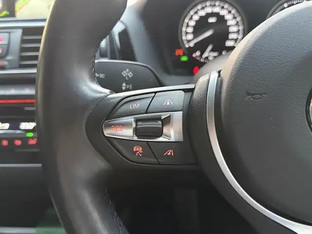 ＢＭＷ １１８ｄ Mスポーツ エディションシャドー 和歌山県 2019(平31)年 3.2万km アルピンホワイトⅢ 黒革/ACC/インテリジェントセーフティ/純正ナビ/バックカメラ/Bluetoothオーディオ/コンフォートアクセス/パワーシート/シートヒーター/前後ドラレコ/純18incAW/ドライビングモード/LEDライト/ETC