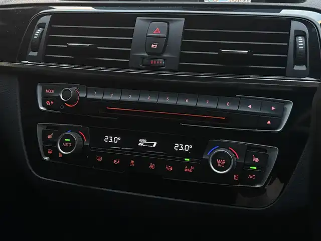 ＢＭＷ １１８ｄ Mスポーツ エディションシャドー 和歌山県 2019(平31)年 3.2万km アルピンホワイトⅢ 黒革/ACC/インテリジェントセーフティ/純正ナビ/バックカメラ/Bluetoothオーディオ/コンフォートアクセス/パワーシート/シートヒーター/前後ドラレコ/純18incAW/ドライビングモード/LEDライト/ETC